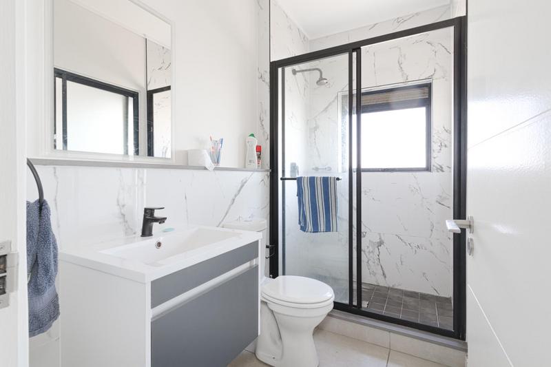 To Let 2 Bedroom Property for Rent in Somerset West Western Cape